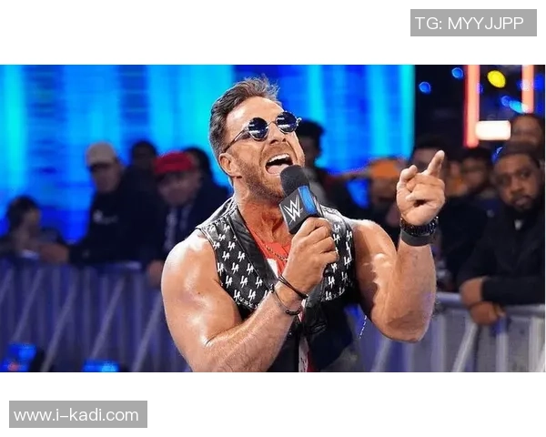 WWE巨星与足球明星亲密互动展现运动精神与友谊的精彩瞬间